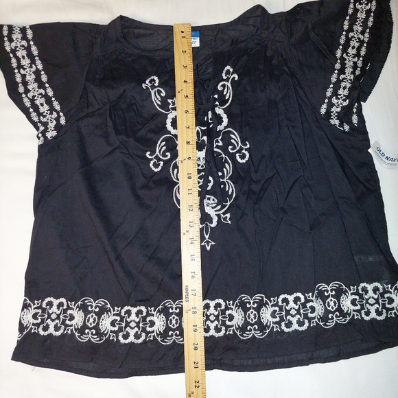 NWT Old Navy Embroidered Flutter Sleeves Top - Size M - Picture 10 of 11